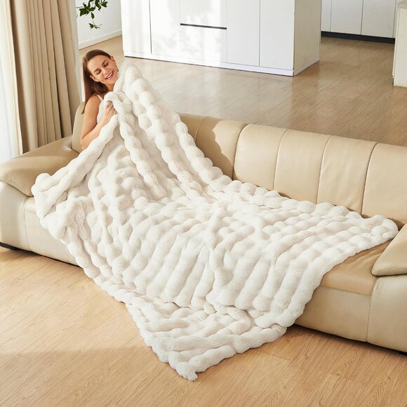 NEW Sealed Rabbit Fur Bubble Blanket - Picture 1 of 5